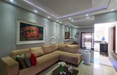 Imagem: A casa possui 2 Dormitórios, 1 Banheiro, 2 Vagas na garagem