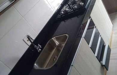 Imagem: O apartamento possui 2 Dormitórios, 1 Banheiro, 1 Vaga na garagem