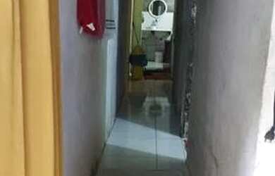 Imagem 1: Vendo essa foto é da frente da casa e do corredor mais informações...