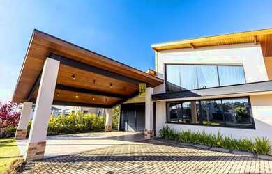 Imagem: A casa em condomínio possui 4 Dormitórios, 4 Banheiros, 5