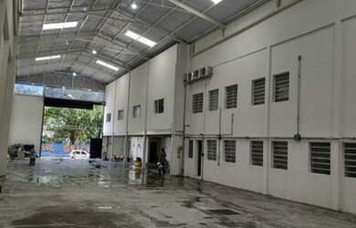 Imagem: O depósito possui 5 Vagas na garagem, 1.200m² de Área e