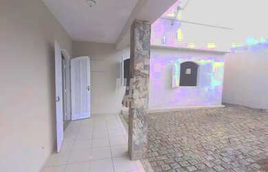 Imagem: A casa possui 3 Dormitórios, 1 Banheiro, 4 Vagas na garagem