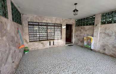 Imagem: A casa possui 3 Dormitórios, 2 Banheiros, 2 Vagas na garagem