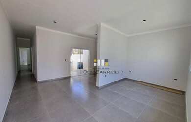 Imagem: A casa possui 2 Dormitórios, 1 Banheiro, 2 Vagas na garagem