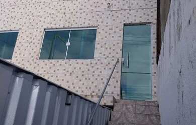 Imagem: A casa possui 3 Dormitórios, 2 Banheiros e está localizado