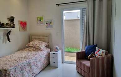 Imagem: A casa em condomínio possui 4 Dormitórios, 5 Banheiros, 4