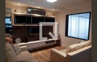 Imagem: A casa possui 3 Dormitórios, 1 Banheiro, 3 Vagas na garagem