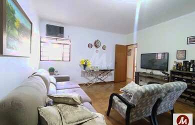 Imagem: A casa possui 3 Dormitórios, 3 Banheiros, 2 Vagas na garagem