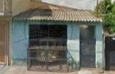 Imagem: A casa possui 3 Dormitórios, 2 Banheiros, 1 Vaga na garagem