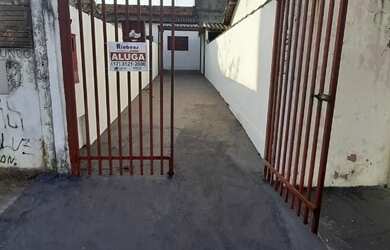 Imagem: A casa possui 1 Dormitório, 1 Banheiro, 3 Vagas na garagem