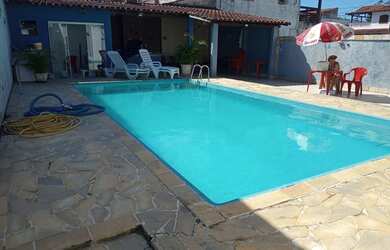 Imagem: A casa possui 4 Dormitórios e 3 Vagas na garagem e está localizado