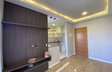 Imagem: O apartamento possui 2 Dormitórios, 1 Banheiro, 1 Vaga na garagem