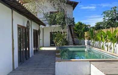 Imagem: A casa em condomínio possui 4 Dormitórios, 5 Banheiros, 303m²