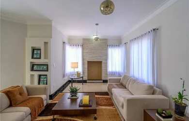 Imagem: A casa possui 3 Dormitórios, 4 Banheiros, 4 Vagas na garagem