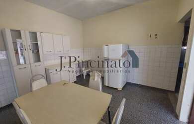 Imagem: A casa possui 2 Dormitórios, 1 Banheiro, 2 Vagas na garagem