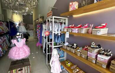 Imagem: O depósito possui 1 Vaga na garagem, 160m² de Área e está