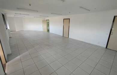 Imagem: O depósito possui 76m² de Área e está localizado em Centro