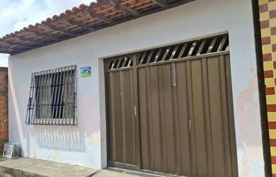 Imagem: A casa possui 3 Dormitórios, 2 Banheiros, 3 Vagas na garagem