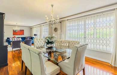 Imagem 6: Casa 4 dormitórios com pátio e piscina