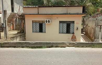 Imagem: A casa possui 4 Dormitórios, 2 Banheiros e está localizado