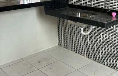 Imagem: O apartamento possui 2 Dormitórios, 1 Banheiro, 1 Vaga na garagem