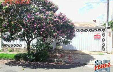 Imagem: A casa possui 3 Dormitórios, 1 Banheiro, 1 Vaga na garagem