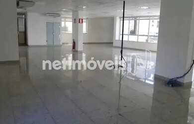 Imagem: O depósito possui 5 Vagas na garagem e 206m² de Área e está