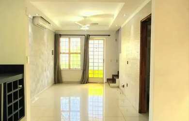 Imagem: A casa possui 2 Dormitórios, 1 Banheiro, 1 Vaga na garagem