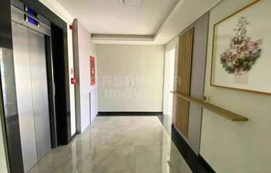 Imagem 13: Apartamento amplo e elegante, perfeito para quem busca conforto e praticidade