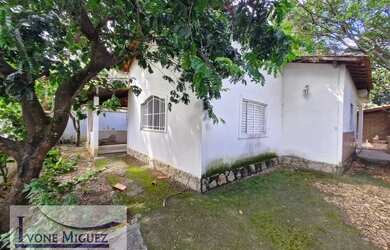 Imagem: A casa possui 1 Dormitório, 1 Banheiro, 1 Vaga na garagem e