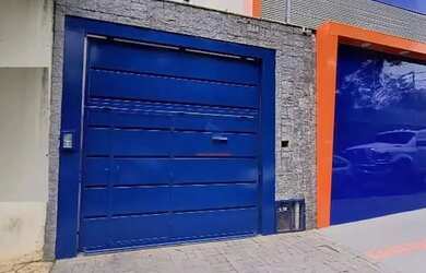 Imagem: O depósito possui 2 Vagas na garagem, 169m² de Área e está