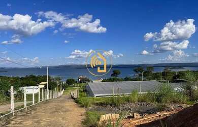 Imagem: A casa em condomínio possui 3 Dormitórios, 2 Banheiros, 4