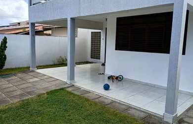 Imagem: A casa possui 3 Dormitórios, 4 Banheiros, 2 Vagas na garagem