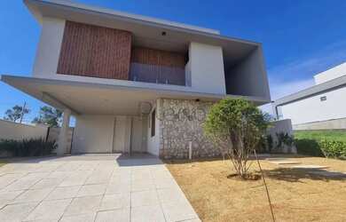 Imagem: A casa em condomínio possui 5 Dormitórios, 5 Banheiros, 4