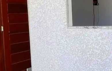 Imagem: A casa possui 3 Dormitórios, 2 Banheiros, 1 Vaga na garagem