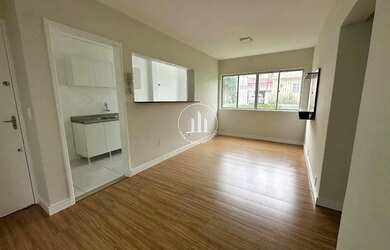 Imagem: O apartamento possui 3 Dormitórios, 1 Banheiro, 1 Vaga na garagem