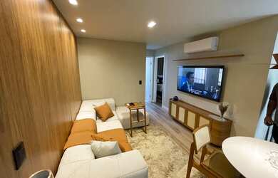 Imagem: O apartamento possui 2 Dormitórios, 1 Banheiro, 1 Vaga na garagem