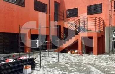 Imagem: O depósito possui 5 Vagas na garagem, 250m² de Área e está