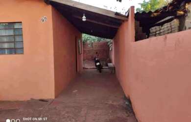 Imagem: A casa possui 2 Dormitórios e está localizado em Monte Das