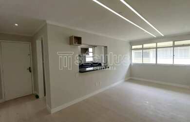 Imagem: O apartamento possui 3 Dormitórios, 1 Banheiro, 1 Vaga na garagem