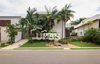 Imagem: A casa em condomínio possui 4 Dormitórios, 5 Banheiros, 4