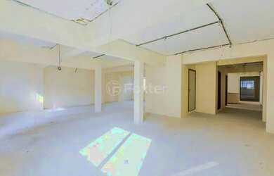 Imagem: O depósito possui 5 Vagas na garagem e 1454m² de Área e está