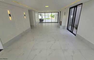 Imagem: A casa em condomínio possui 5 Dormitórios, 5 Banheiros, 4