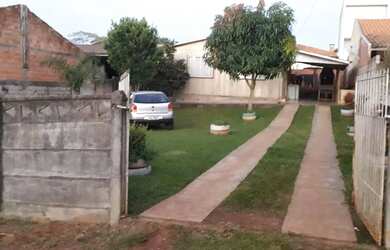 Imagem: A casa à venda possui 2 Dormitórios, 1 Banheiro, 1 Vaga na