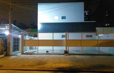 Imagem: A kitnet possui 1 Dormitório, 1 Banheiro, 1 Vaga na garagem