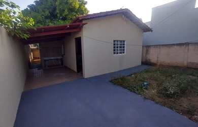 Imagem: A casa possui 2 Dormitórios, 1 Banheiro, 3 Vagas na garagem