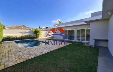 Imagem: A casa em condomínio possui 3 Dormitórios, 2 Banheiros, 4