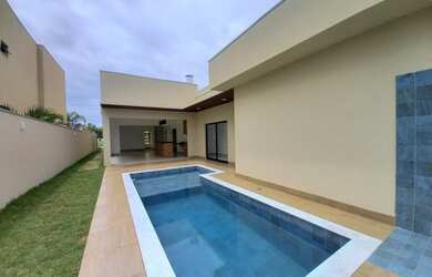 Imagem: A casa em condomínio possui 3 Dormitórios, 4 Banheiros, 2