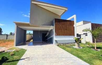 Imagem: A casa possui 3 Dormitórios, 3 Banheiros, 200m² de Área e