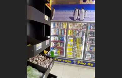 Imagem: O depósito possui 4 Vagas na garagem, 350m² de Área e está